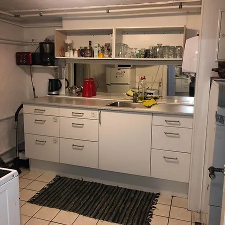 Bed & Kitchen *