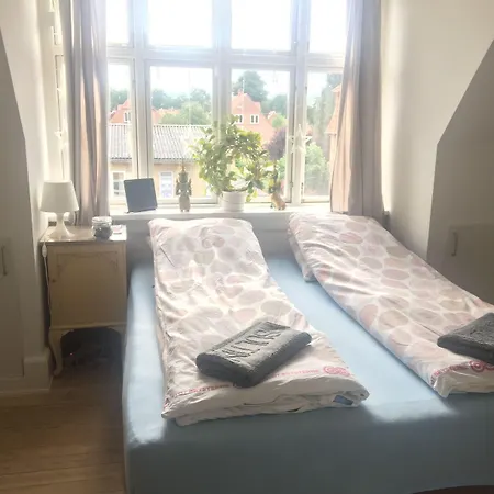 Bed & Kitchen *