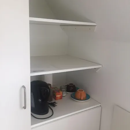Bed & Kitchen *