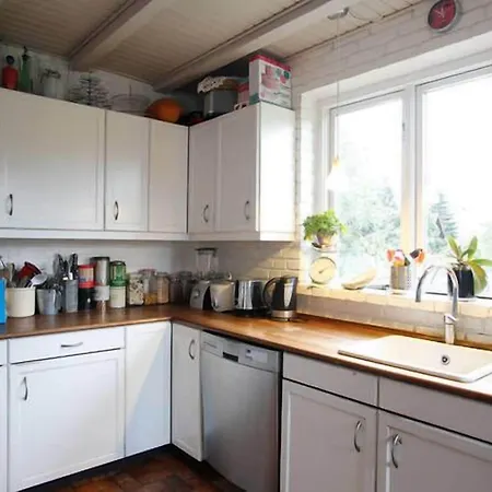 Bed & Kitchen