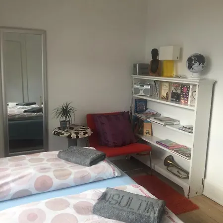Bed & Kitchen *