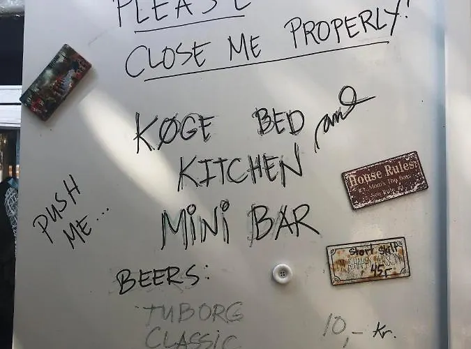 Bed & Kitchen