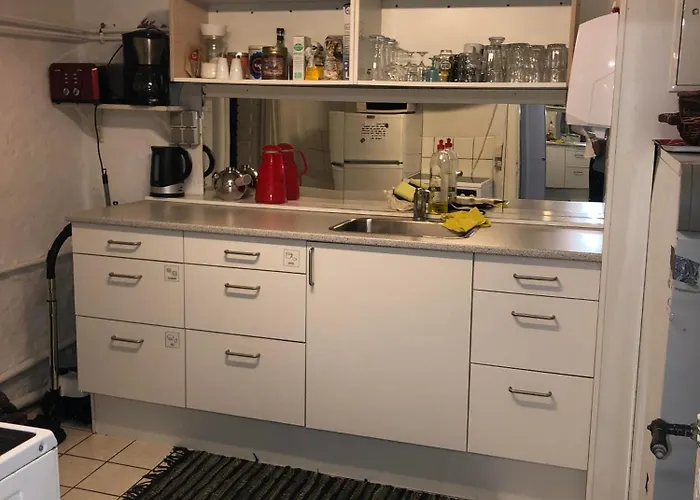 Bed & Kitchen *
