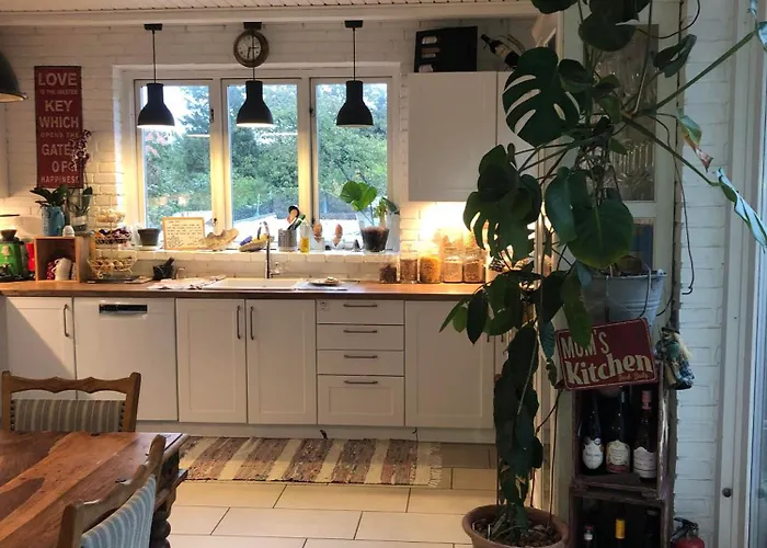 Bed & Kitchen *