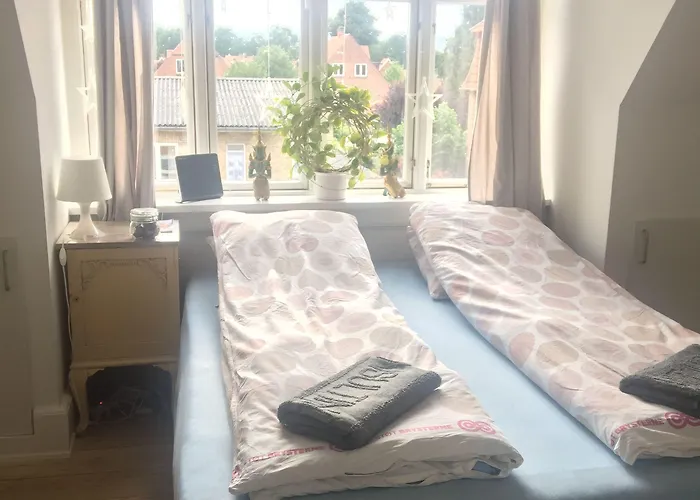 Bed & Kitchen *