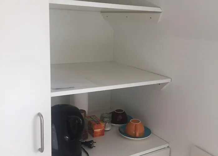 Bed & Kitchen *