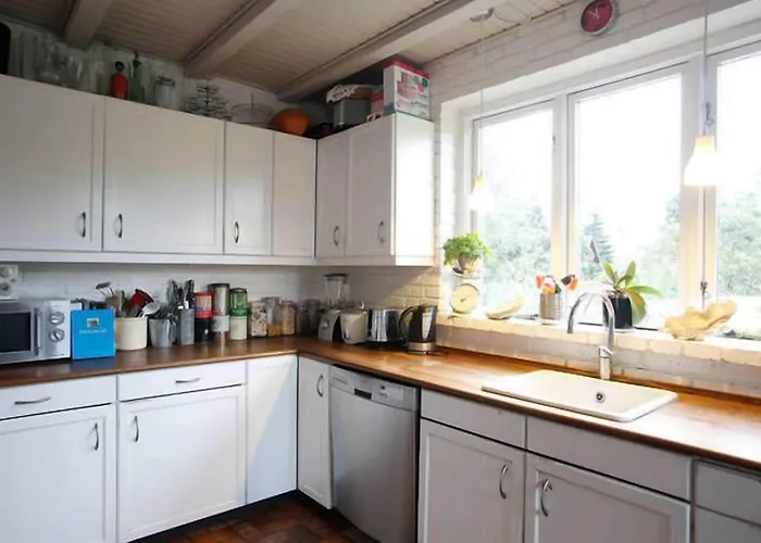 Bed & Kitchen