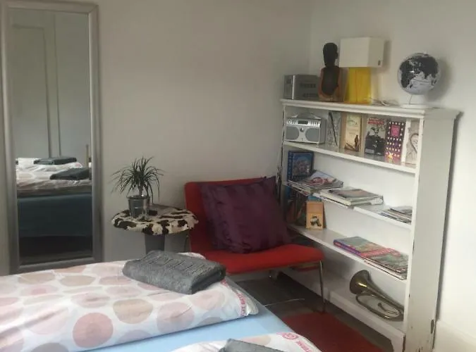 Bed & Kitchen *